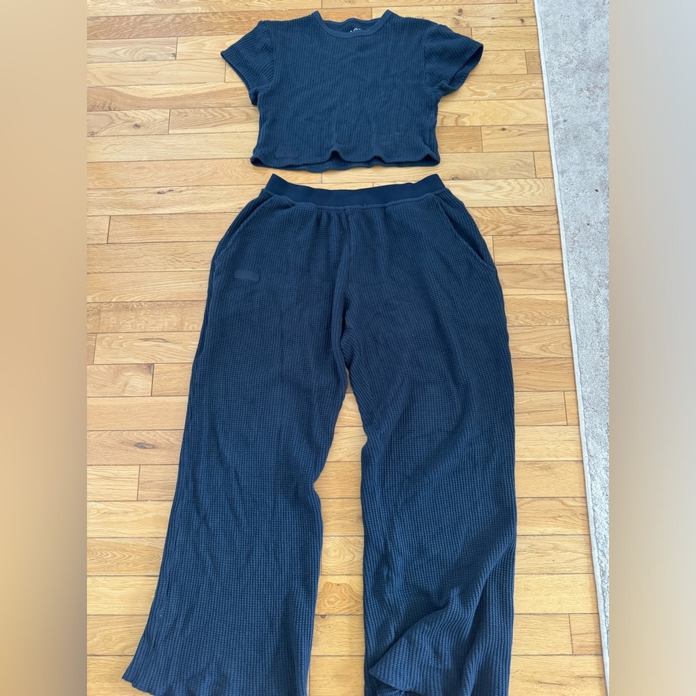 Set active oxford waffle knit lounge set. Size small top, size medium bottoms.
